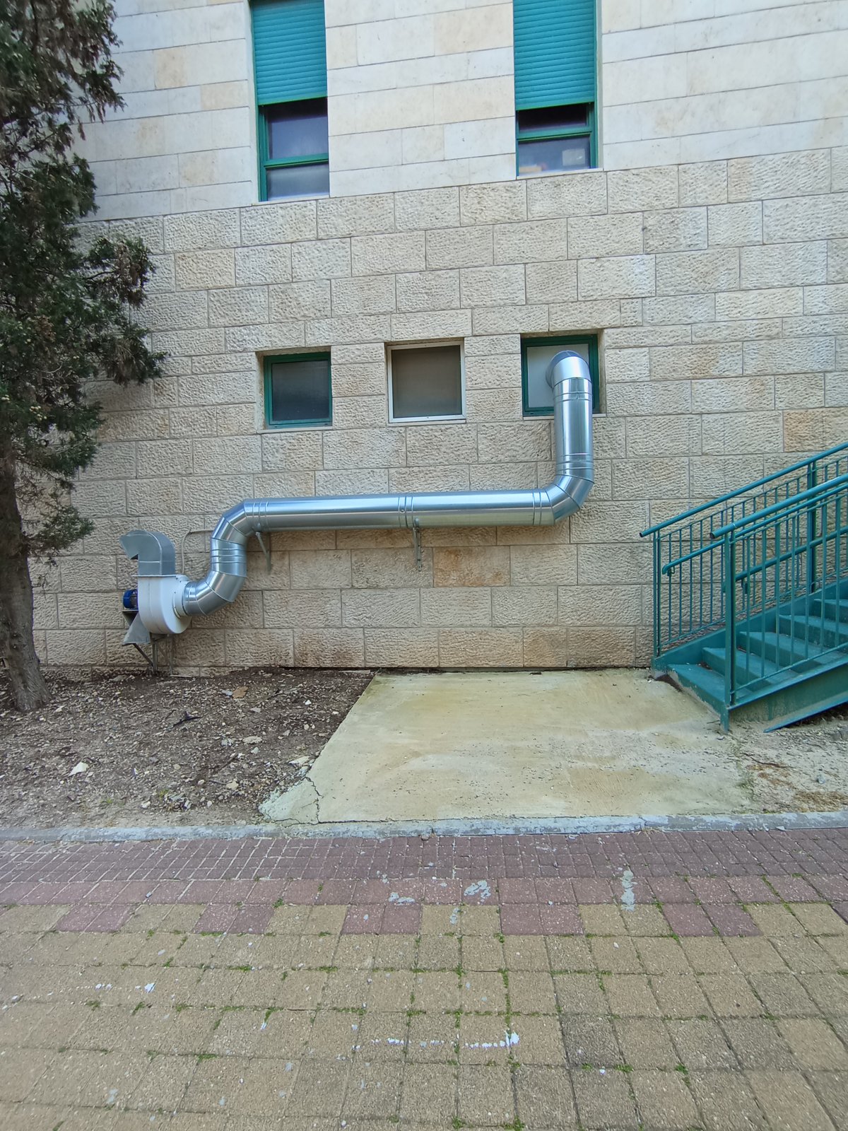 התקנת מפוח יניקה +תעלות למנדף כימי